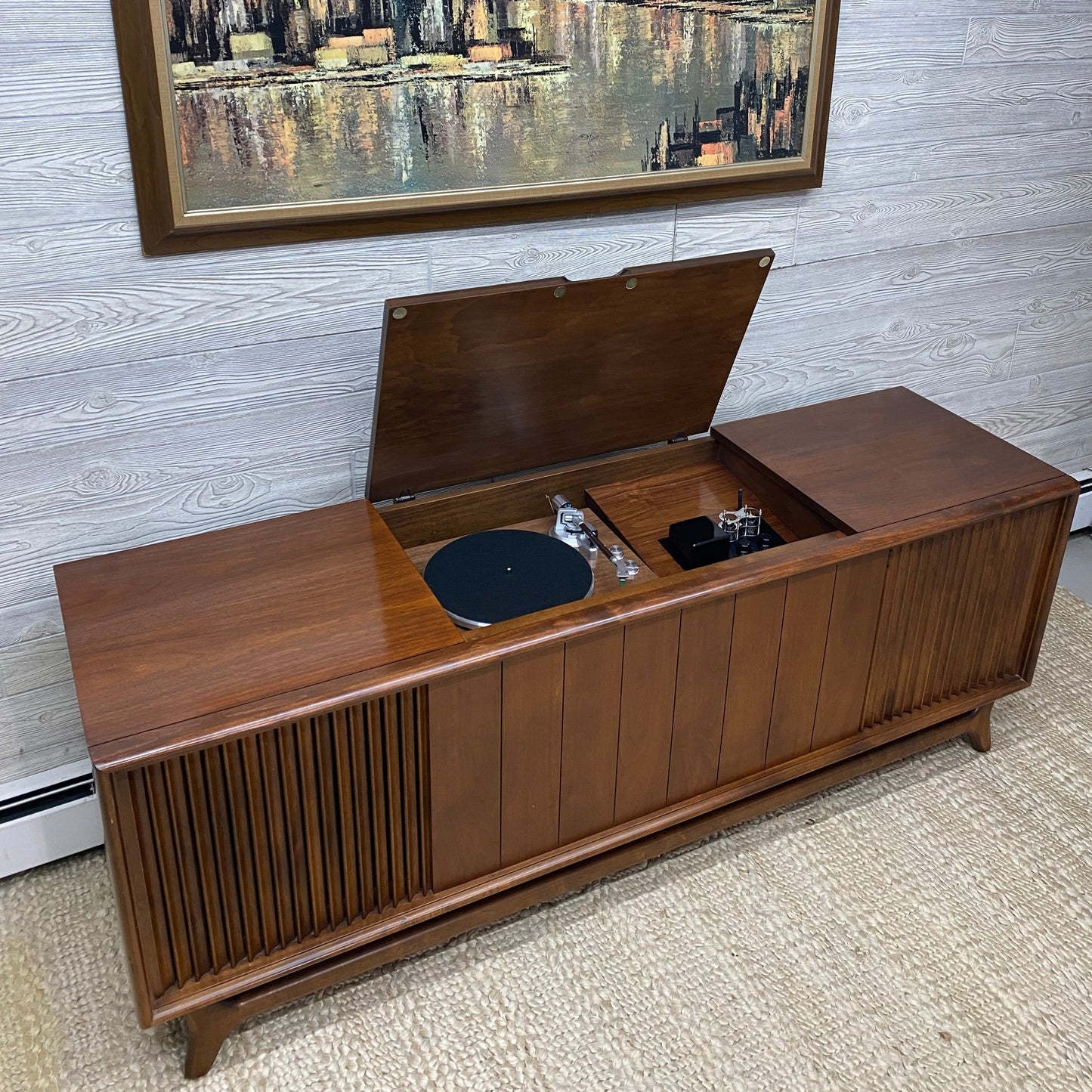 SOLD OUT - The Vintedge Co TT-SERIES - Packard Bell Modernized Cabinet - Turntable Stereo Record Player - Tube AMP - Bluetooth The Vintedge Co.