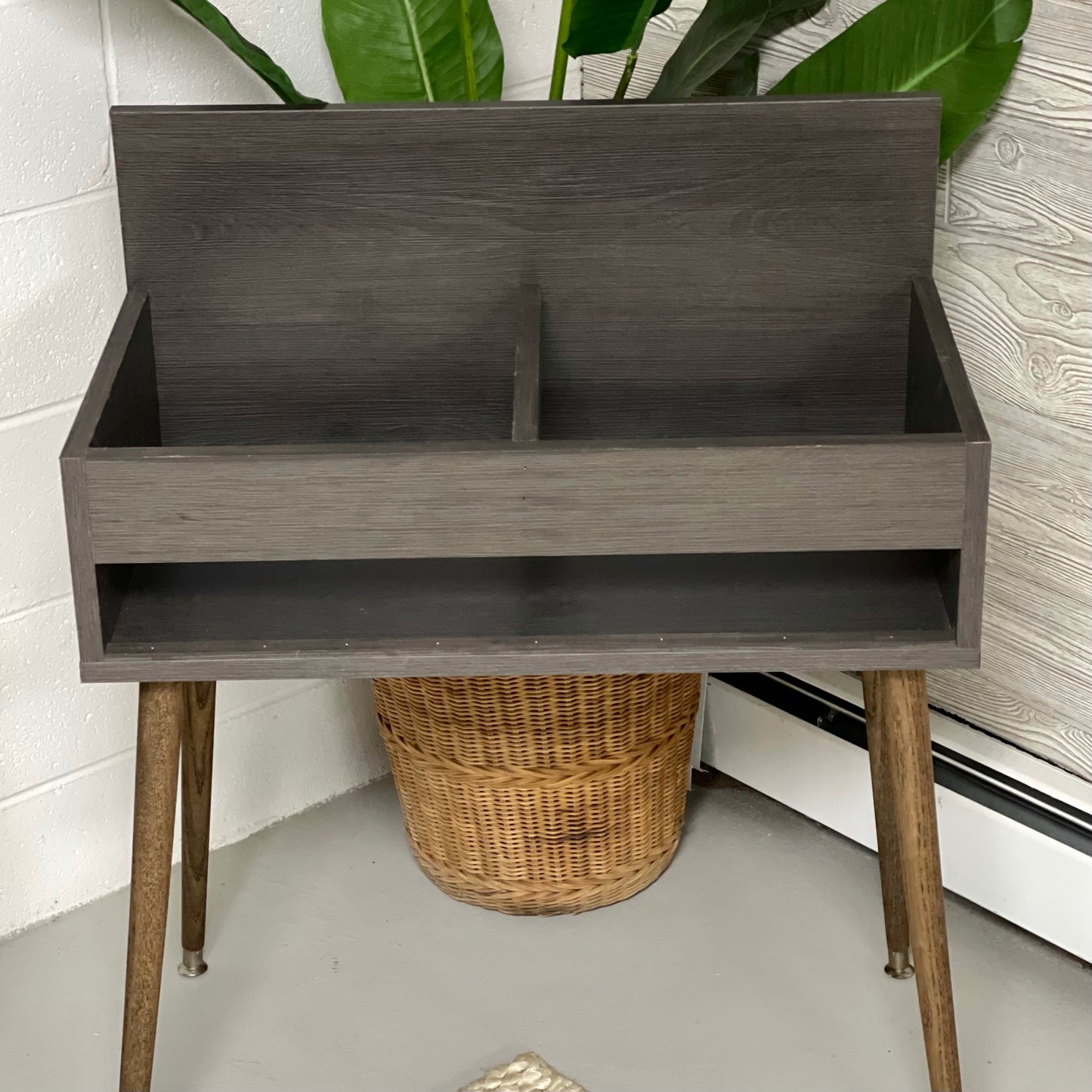 DUAL DISPLAY Record Album Storage Stand | GUN METAL-M The Vintedge Co.
