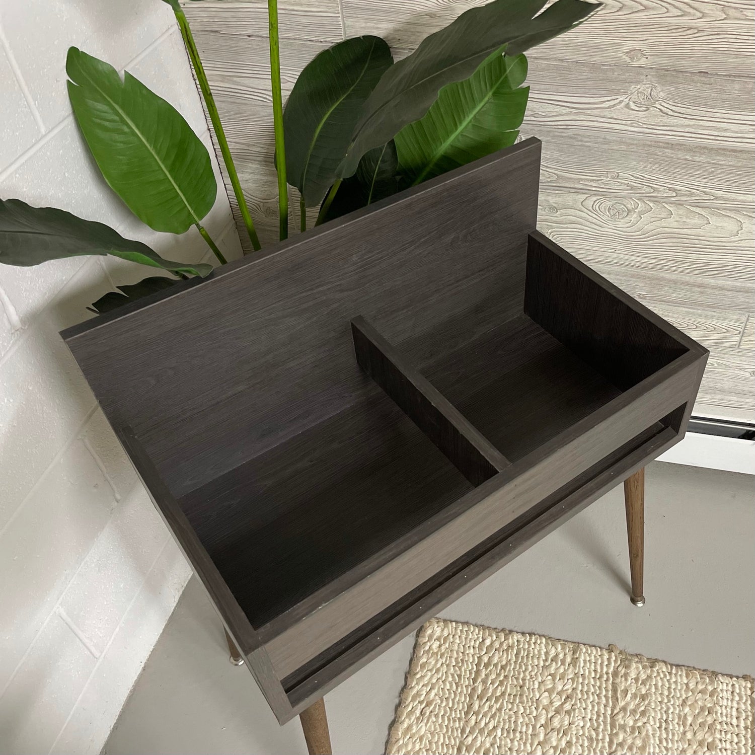 DUAL DISPLAY Record Album Storage Stand | GUN METAL-M The Vintedge Co.