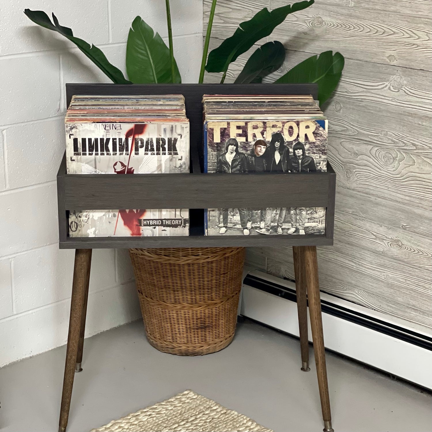 DUAL DISPLAY Record Album Storage Stand | GUN METAL-M The Vintedge Co.