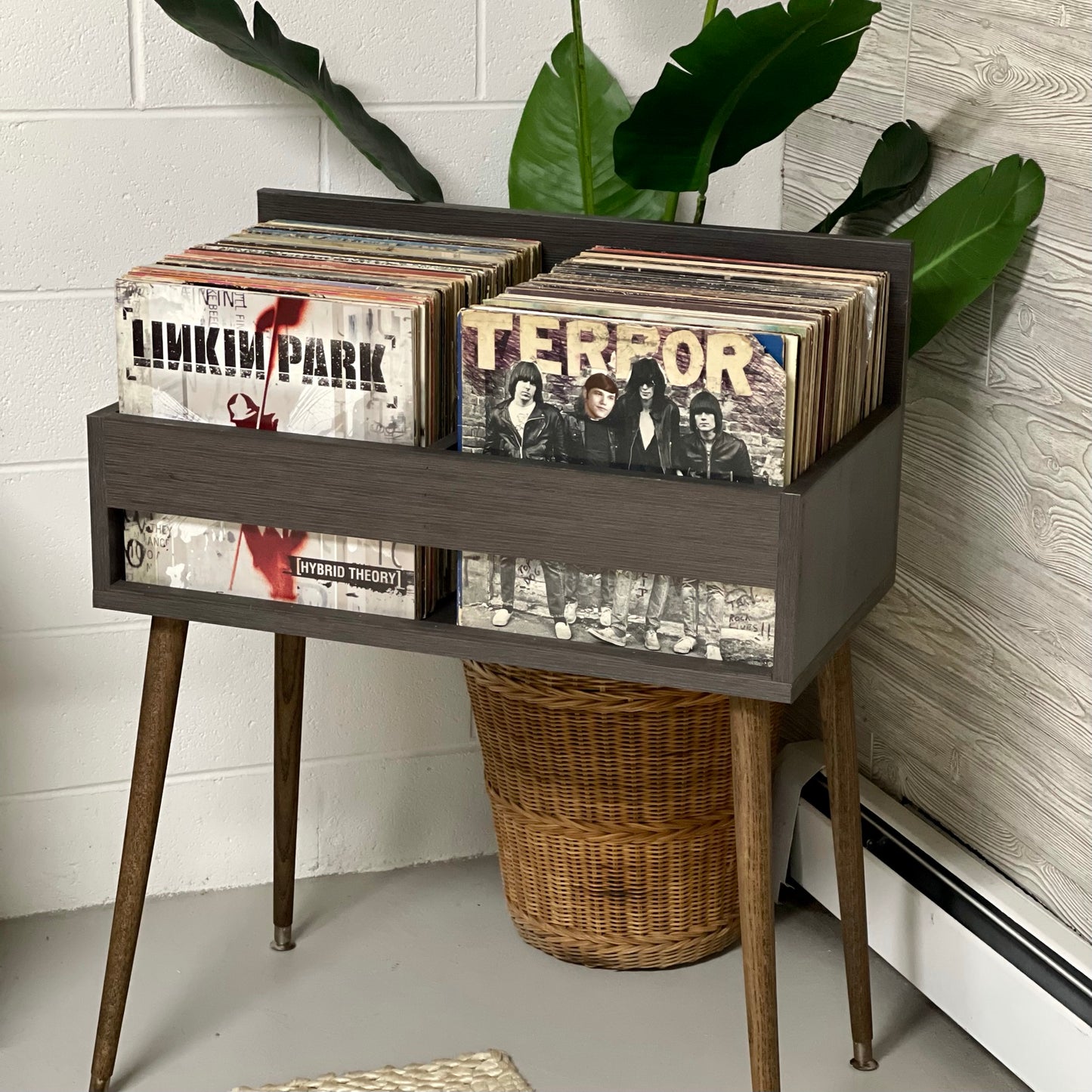 DUAL DISPLAY Record Album Storage Stand | GUN METAL-M The Vintedge Co.