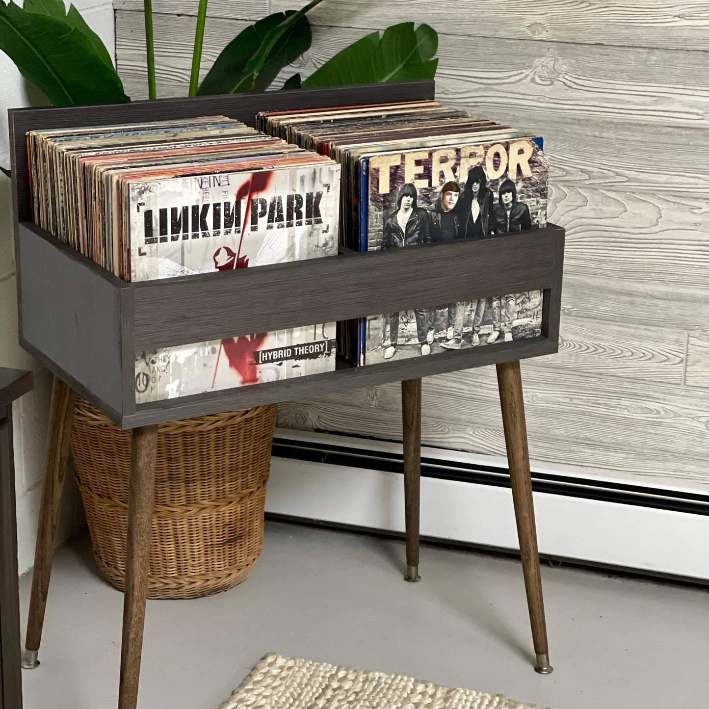 DUAL DISPLAY Record Album Storage Stand | GUN METAL-M The Vintedge Co.