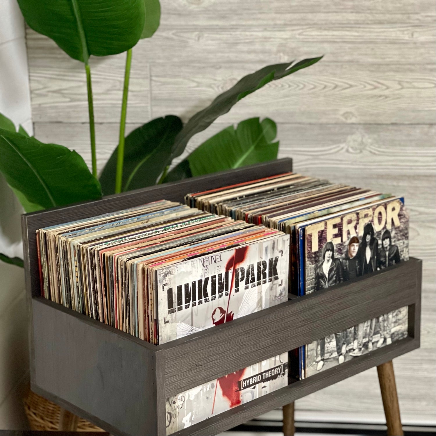 DUAL DISPLAY Record Album Storage Stand | GUN METAL-M The Vintedge Co.