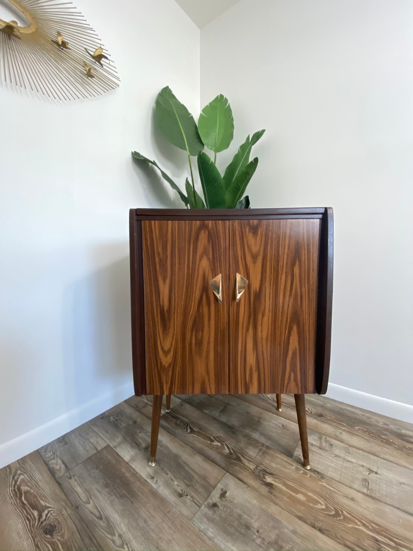 **SOLD OUT** The Vintedge Co™ - TURNTABLE READY SERIES™ - EMUD 50s 60s Modern Turntable Record Player Stereo Console Cabinet Bluetooth Alexa USB The Vintedge Co.