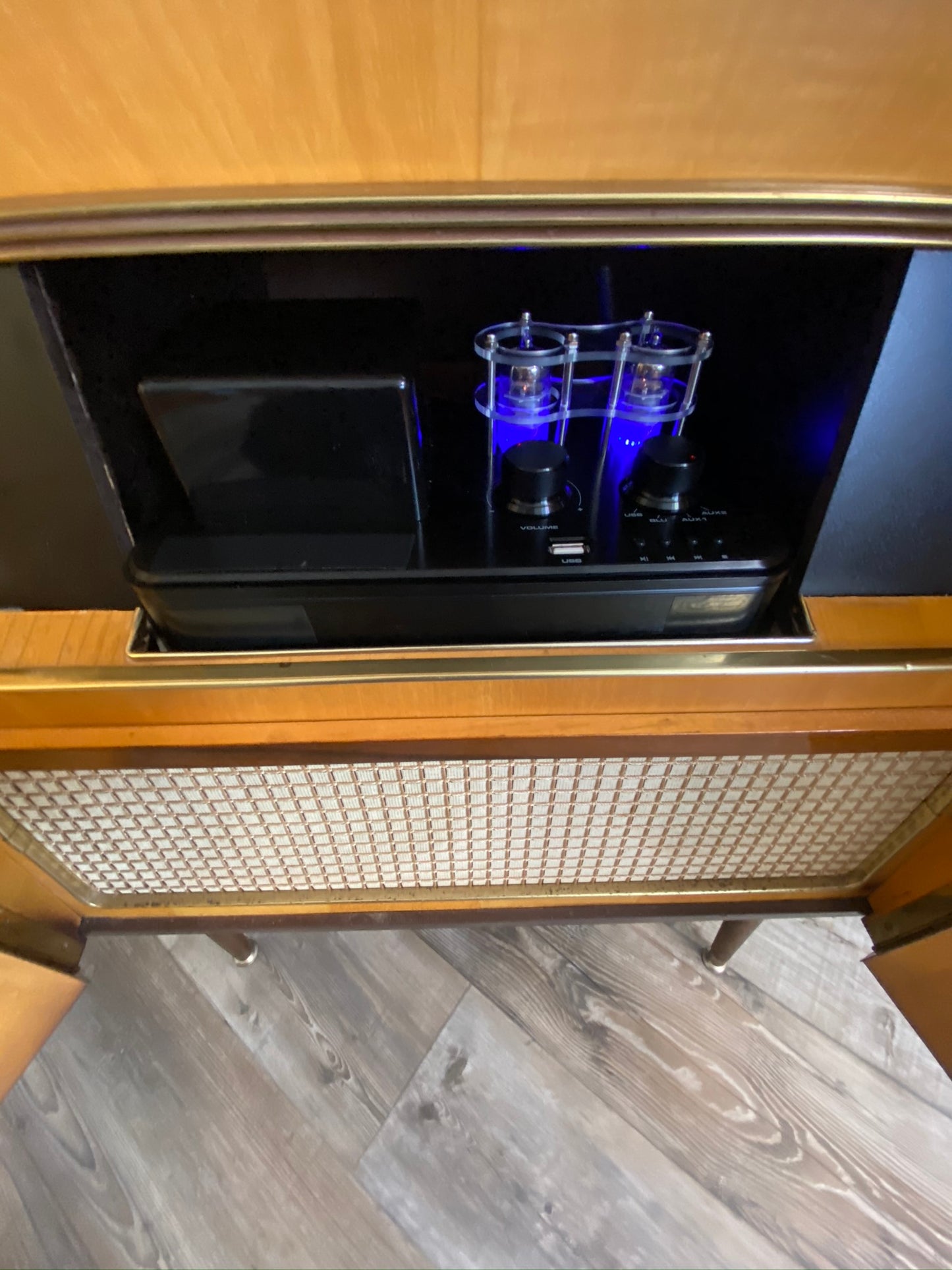 **SOLD OUT** The Vintedge Co™ - TURNTABLE READY SERIES™ - EMUD 50s 60s Modern Turntable Record Player Stereo Console Cabinet Bluetooth Alexa USB The Vintedge Co.