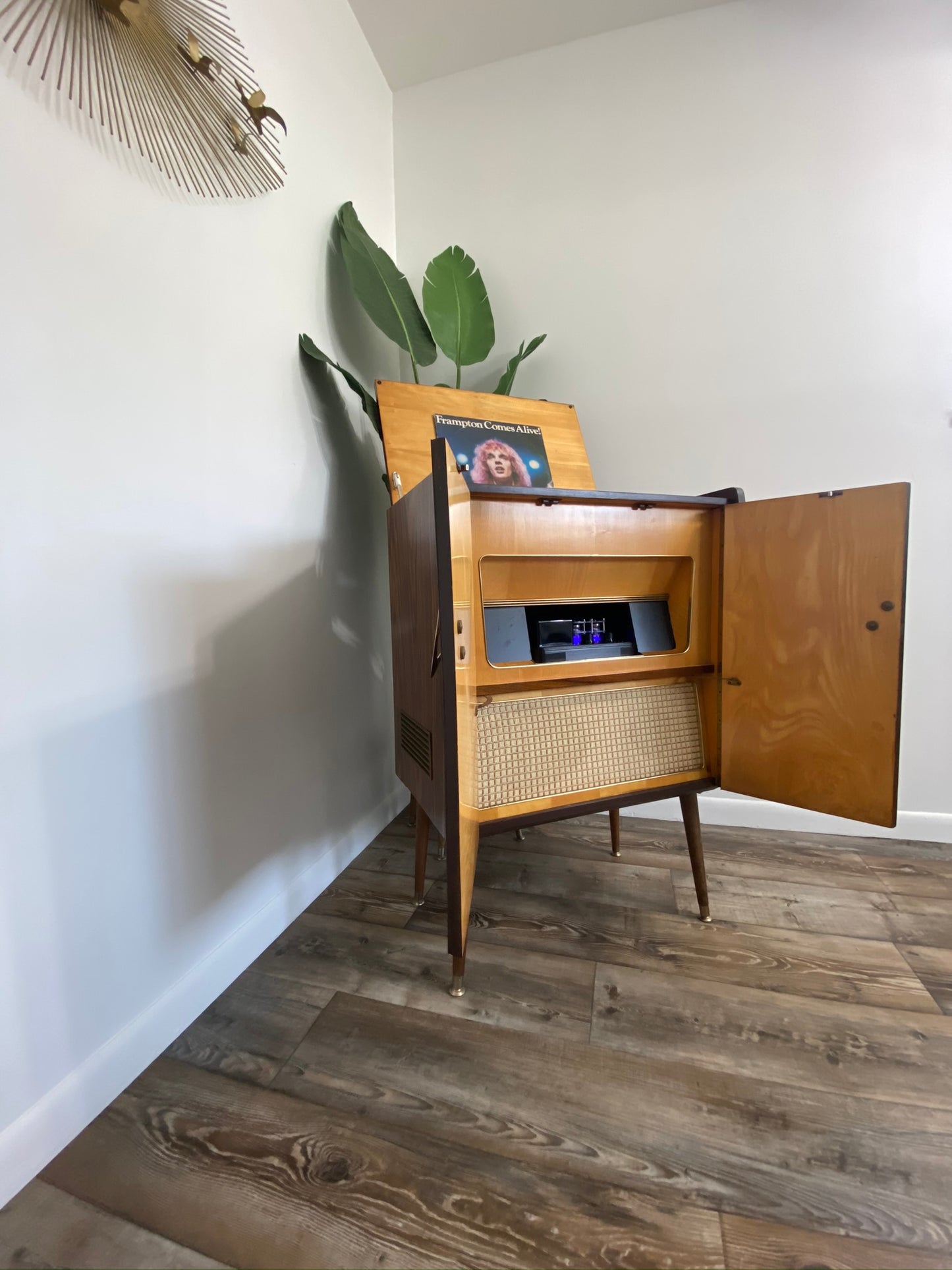 **SOLD OUT** The Vintedge Co™ - TURNTABLE READY SERIES™ - EMUD 50s 60s Modern Turntable Record Player Stereo Console Cabinet Bluetooth Alexa USB The Vintedge Co.