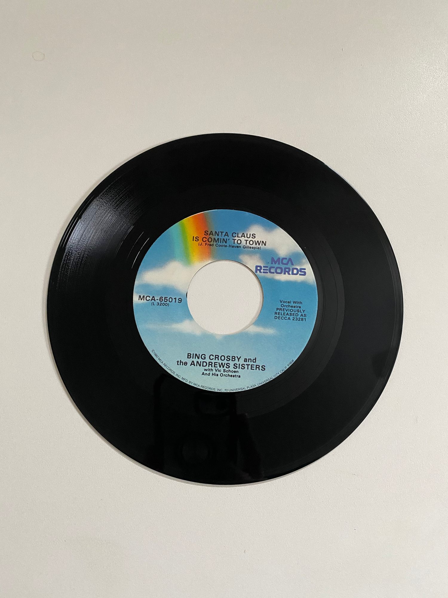 Bing Crosby and the Andrews Sisters - Santa Claus Is Comin' To Town | 45 The Vintedge Co.