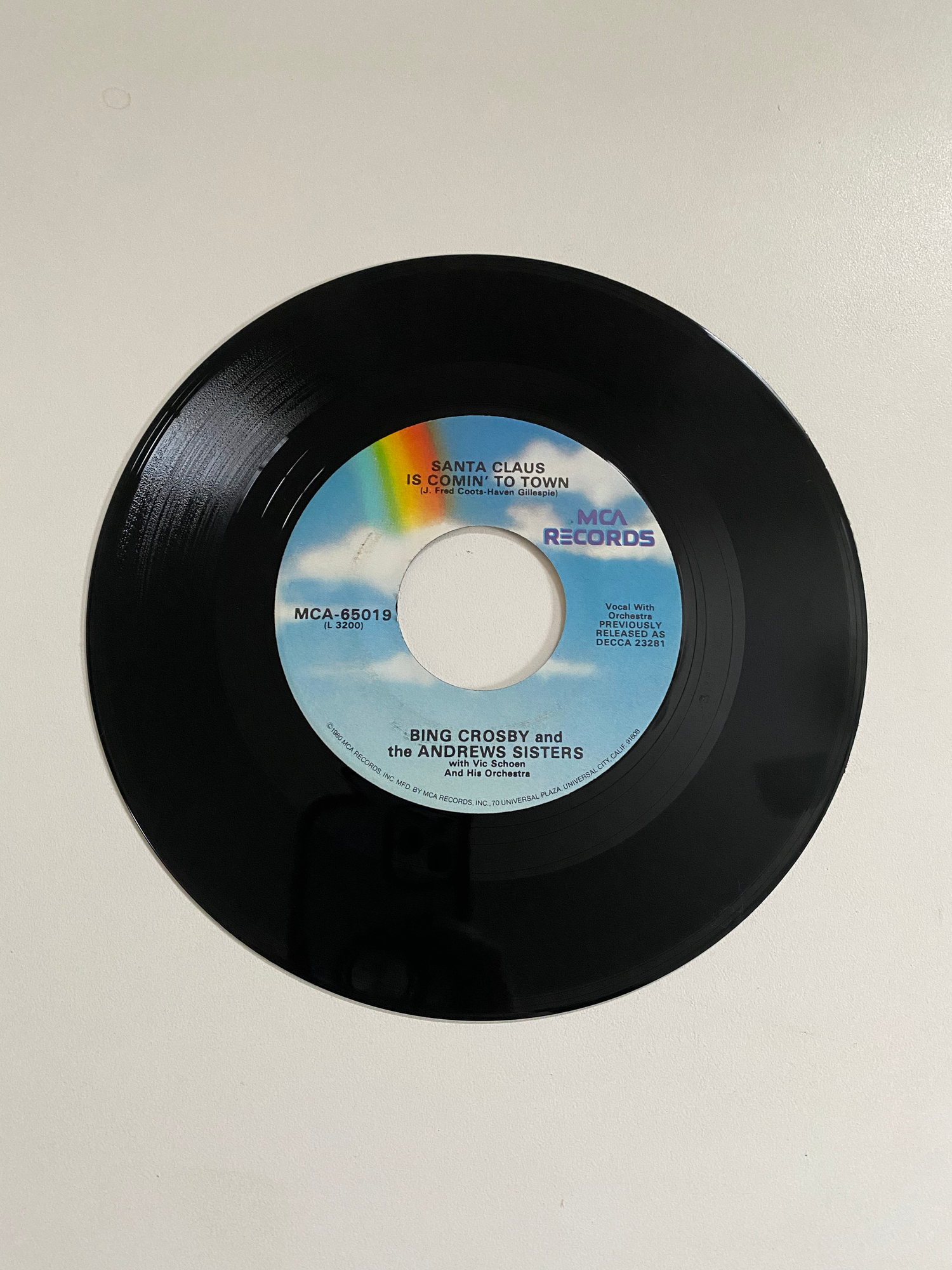 Bing Crosby and the Andrews Sisters - Santa Claus Is Comin' To Town | 45 The Vintedge Co.