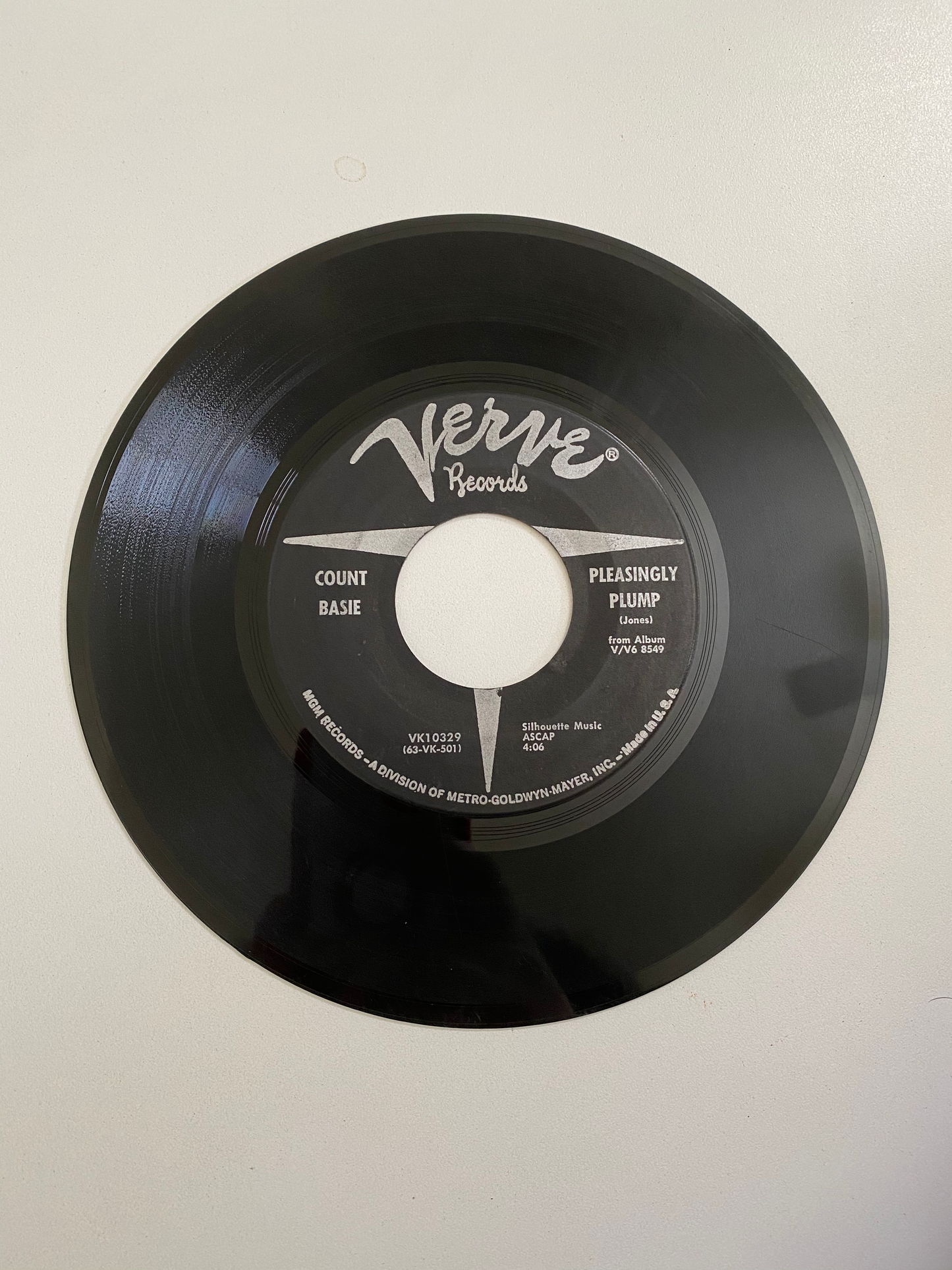 Count Basie - Pleasingly Plump | 45 The Vintedge Co.