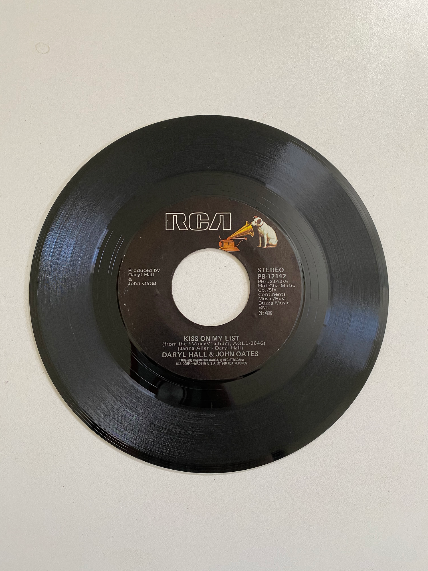 Daryl Hall & John Oates - Kiss On My List | 45 The Vintedge Co.