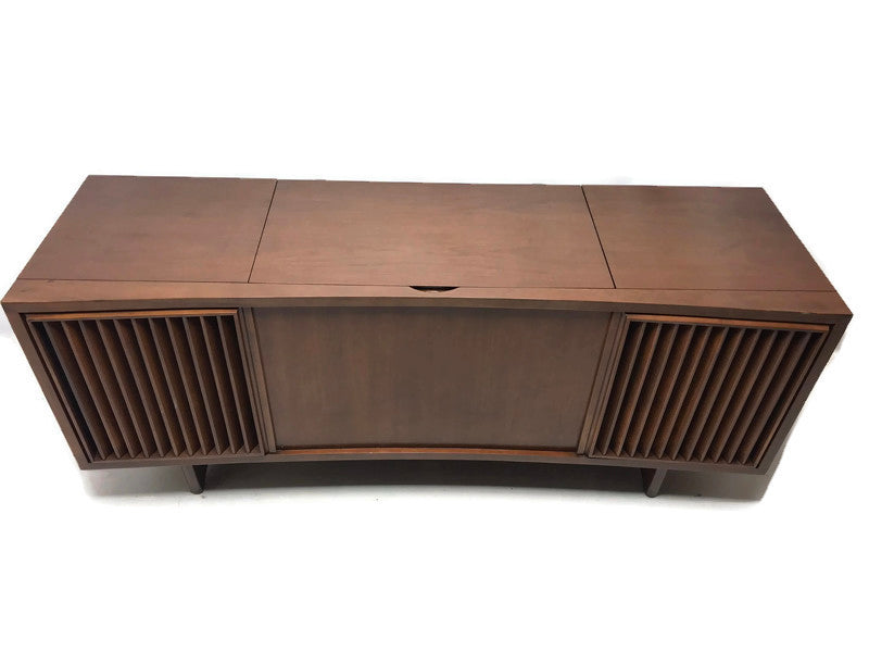 **SOLD OUT** RCA Mid Century Curved Front Record Player Changer Stereo Console - Bluetooth The Vintedge Co.