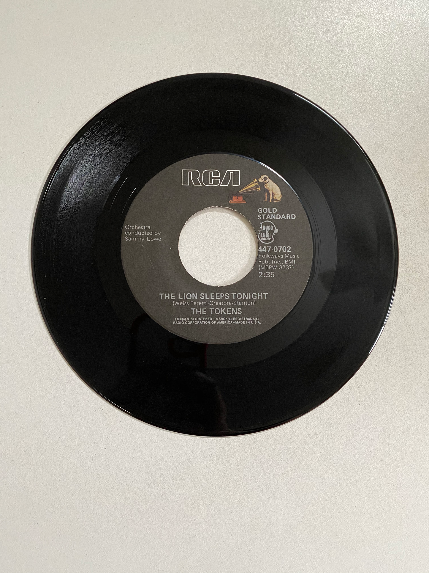 Tokens, The - The Lion Sleeps Tonight | 45 The Vintedge Co.
