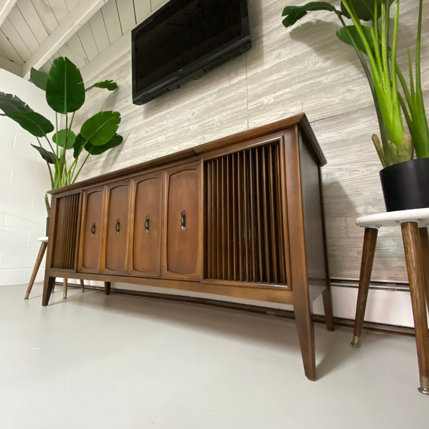 **SOLD OUT**  ZENITH 60s Mid Century Stereo Console Record Player AM FM Bluetooth Alexa The Vintedge Co.