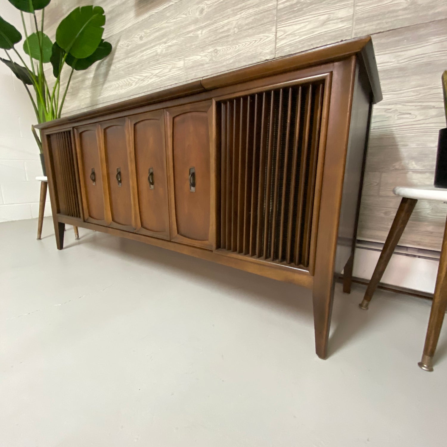 **SOLD OUT**  ZENITH 60s Mid Century Stereo Console Record Player AM FM Bluetooth Alexa The Vintedge Co.