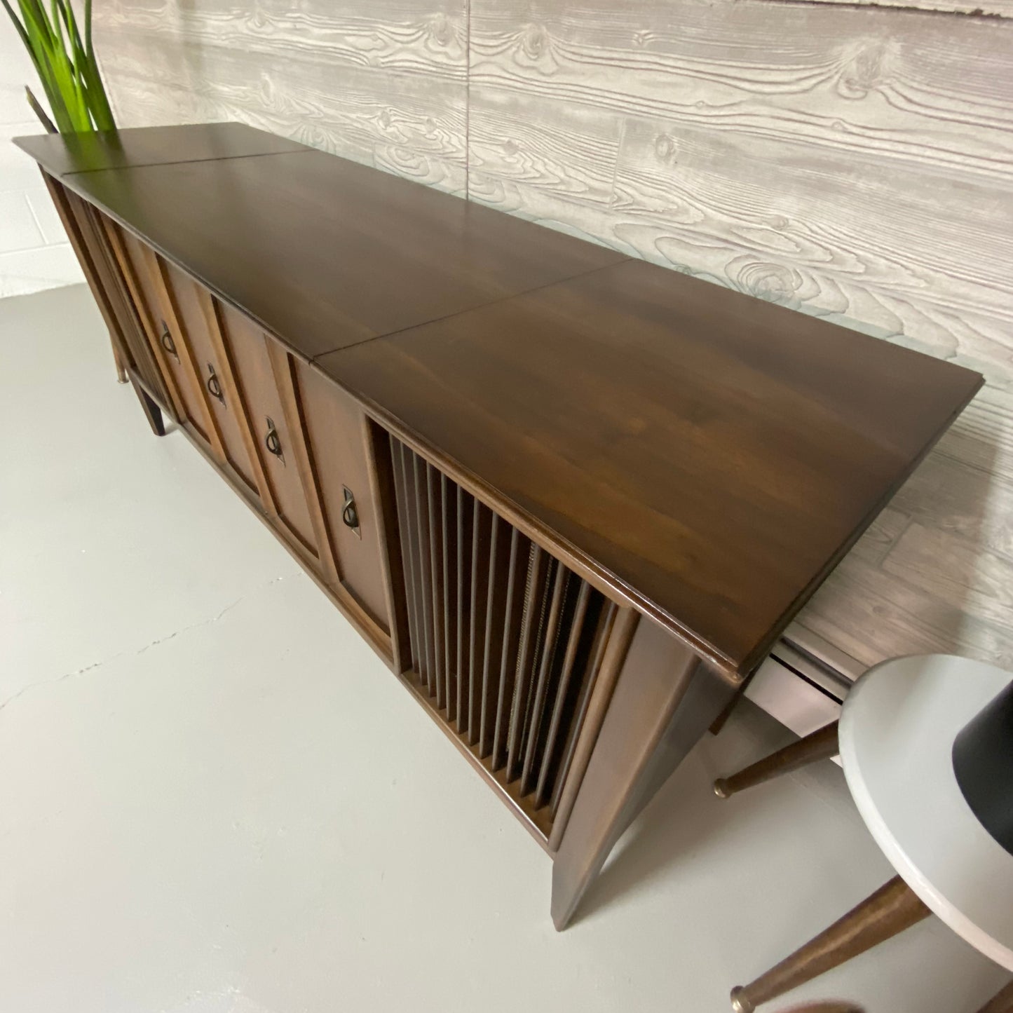 **SOLD OUT**  ZENITH 60s Mid Century Stereo Console Record Player AM FM Bluetooth Alexa The Vintedge Co.
