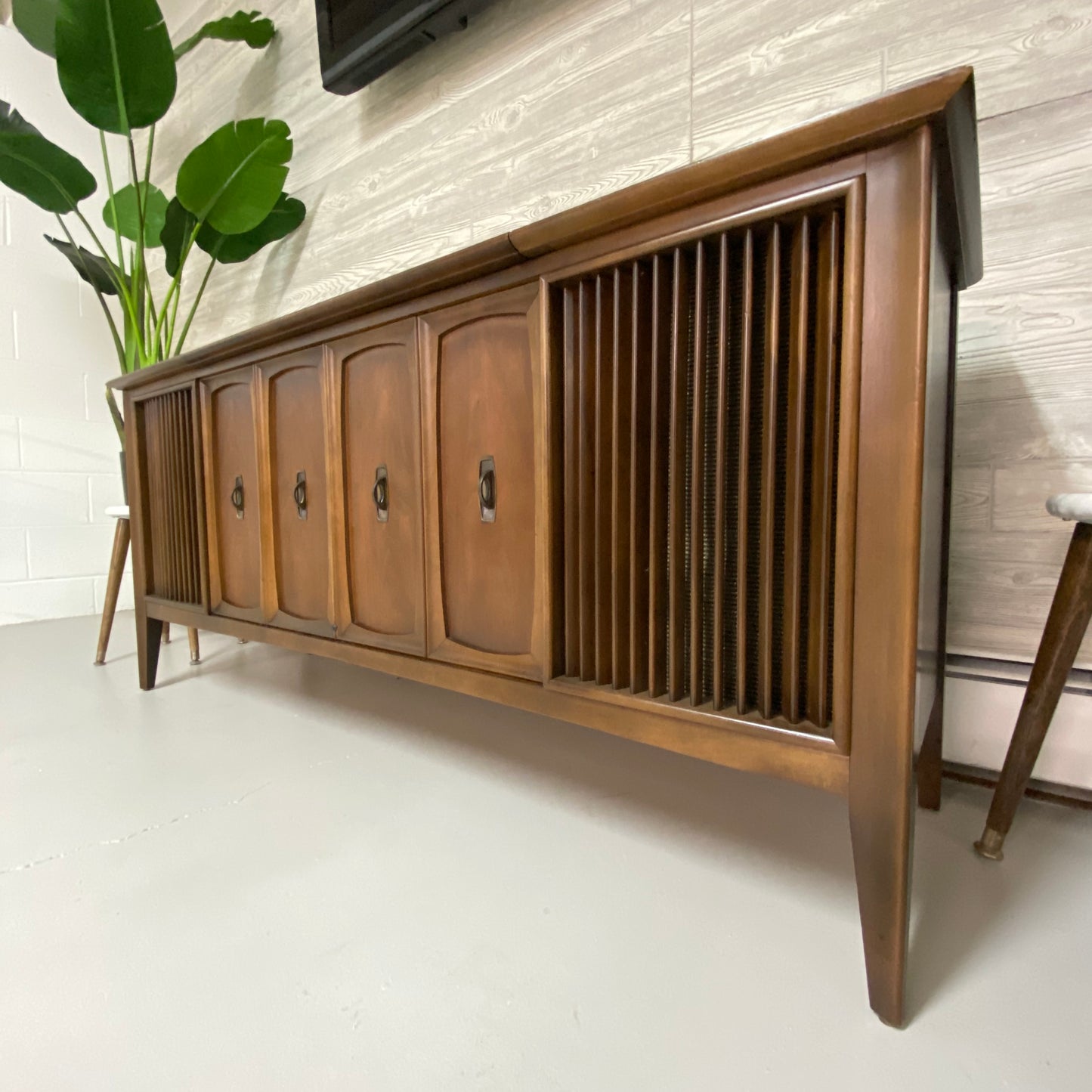 **SOLD OUT**  ZENITH 60s Mid Century Stereo Console Record Player AM FM Bluetooth Alexa The Vintedge Co.