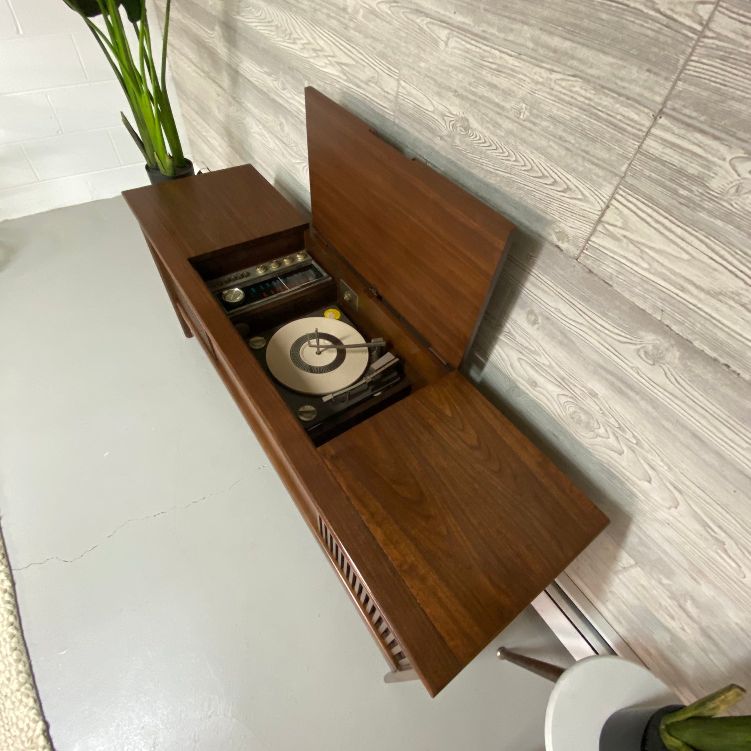 **SOLD OUT**  ADMIRAL Stereo Console 60s Vintage Record Player AM FM Bluetooth Alexa The Vintedge Co.