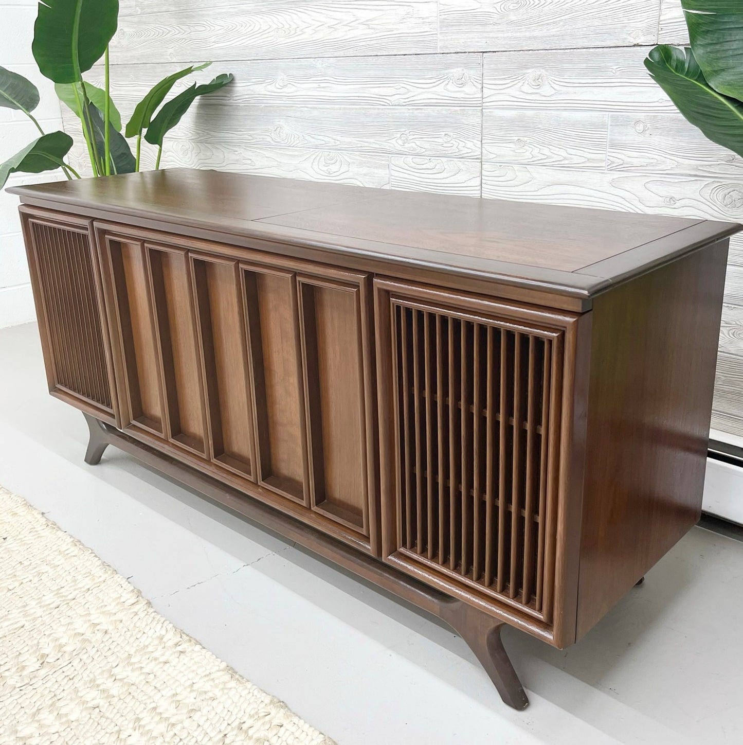SOLD OUT!!! SYLVANIA Vintage Stereo Console Record Player Changer AM FM Bluetooth The Vintedge Co.
