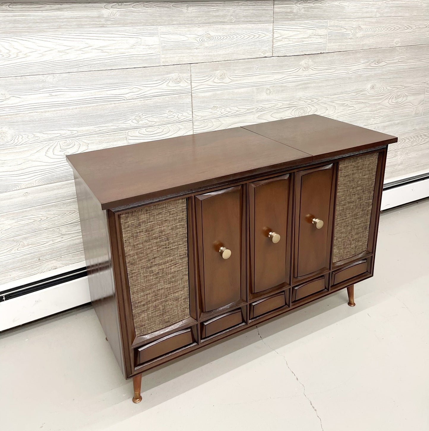 SOLD OUT!!! ZENITH Vintage 70s Stereo Console Record Player Changer AM FM Bluetooth The Vintedge Co.