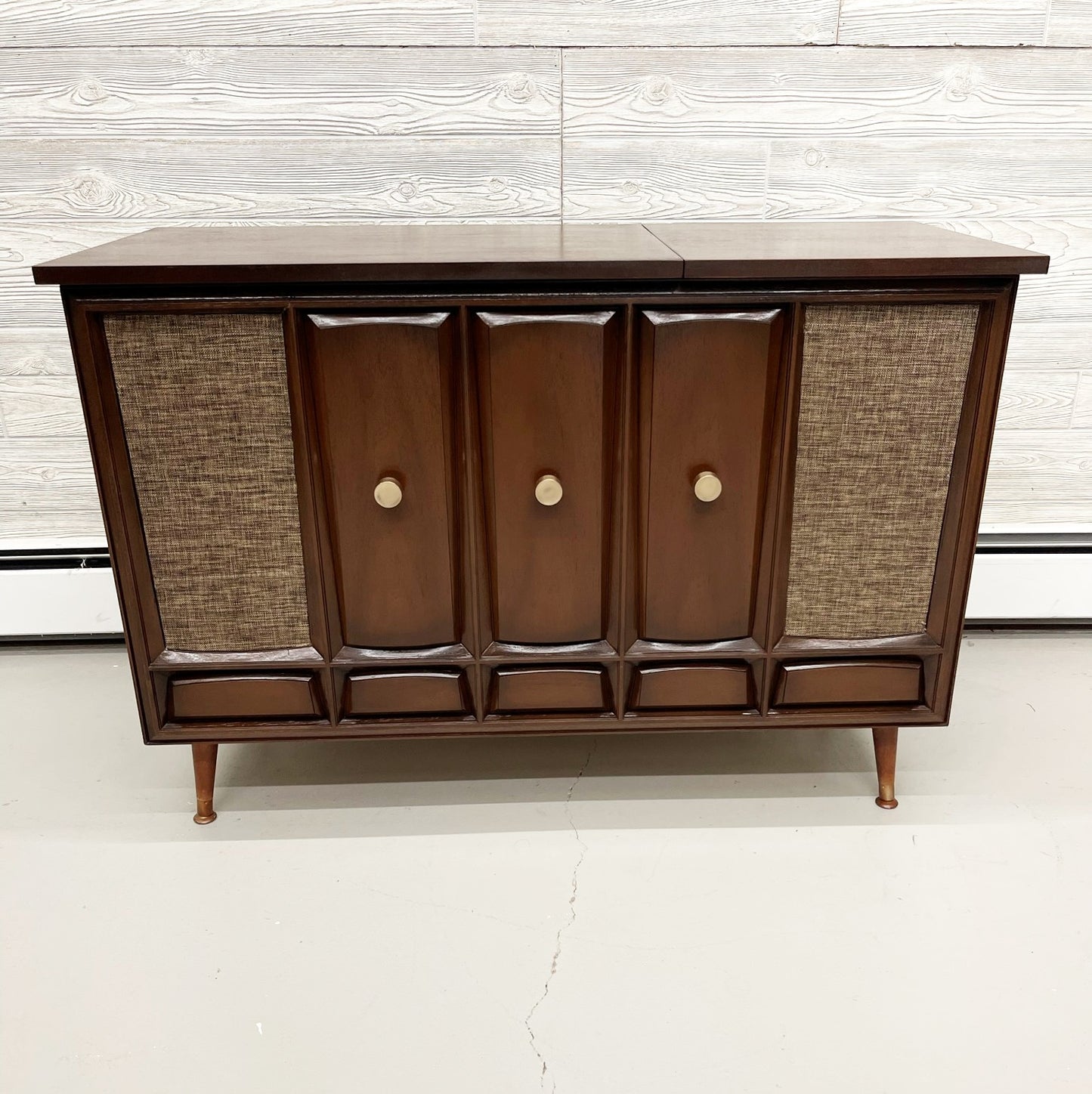 SOLD OUT!!! ZENITH Vintage 70s Stereo Console Record Player Changer AM FM Bluetooth The Vintedge Co.