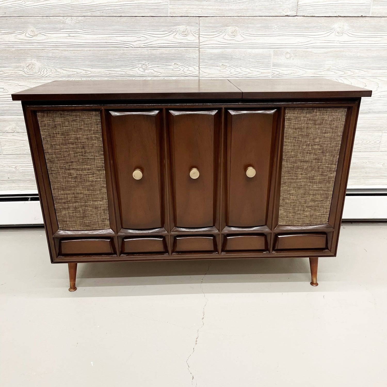 SOLD OUT!!! ZENITH Vintage 70s Stereo Console Record Player Changer AM FM Bluetooth The Vintedge Co.