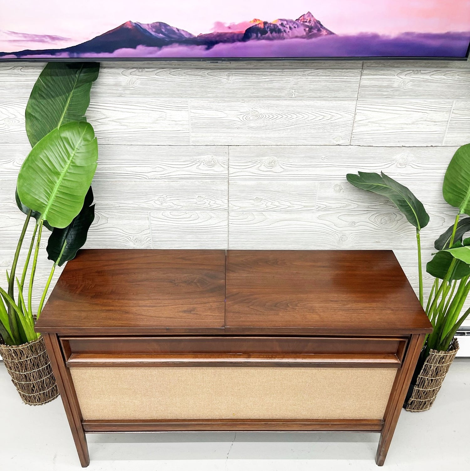 SOLD OUT!!! TURNTABLE-READY™ Series - MOTOROLA Stereo Cabinet Record Player BLUETOOTH The Vintedge Co.