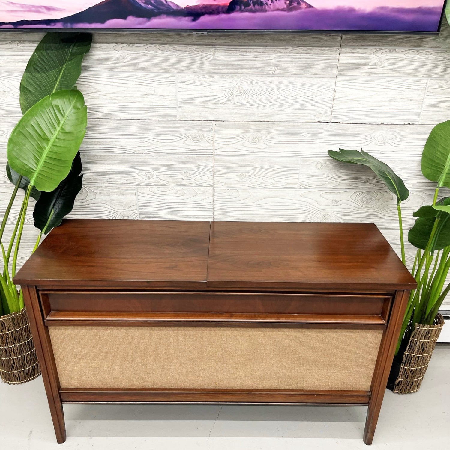 SOLD OUT!!! TURNTABLE-READY™ Series - MOTOROLA Stereo Cabinet Record Player BLUETOOTH The Vintedge Co.