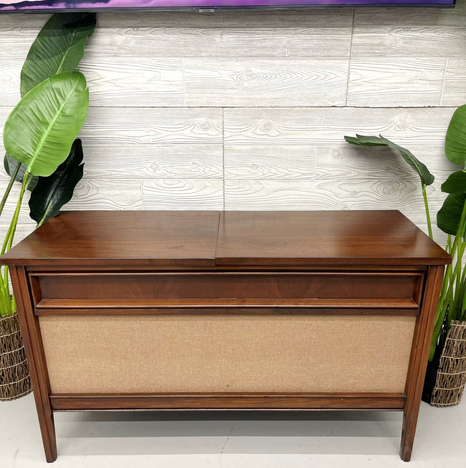 SOLD OUT!!! TURNTABLE-READY™ Series - MOTOROLA Stereo Cabinet Record Player BLUETOOTH The Vintedge Co.