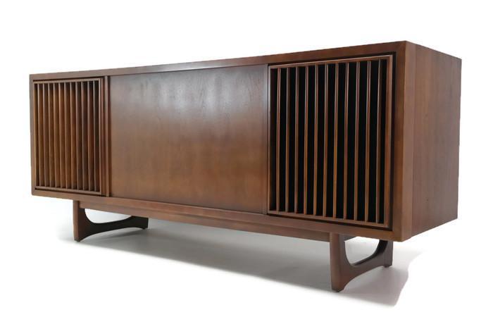 **SOLD OUT**  RCA Mid Century Curved Front Record Player Changer Stereo Console The Vintedge Co.