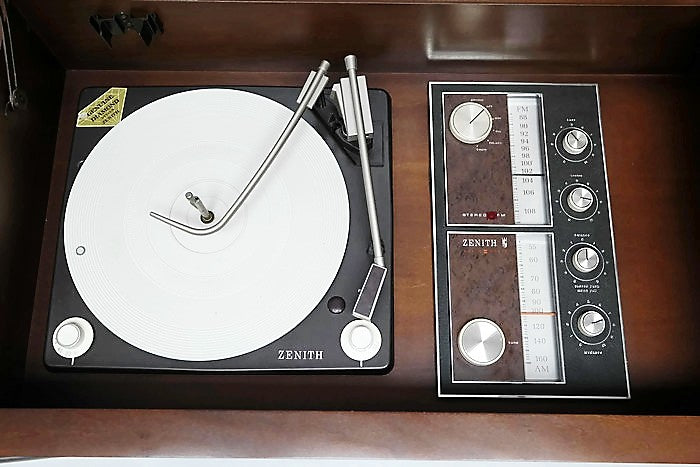 **SOLD OUT** 60's ZENITH Mid Century Record Player Changer Stereo Console The Vintedge Co.