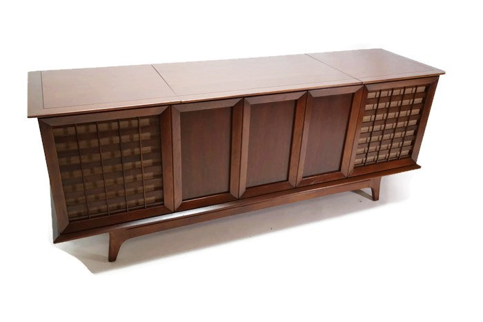 **SOLD OUT** SILVERTONE Mid Century Record Player Changer Stereo Console The Vintedge Co.
