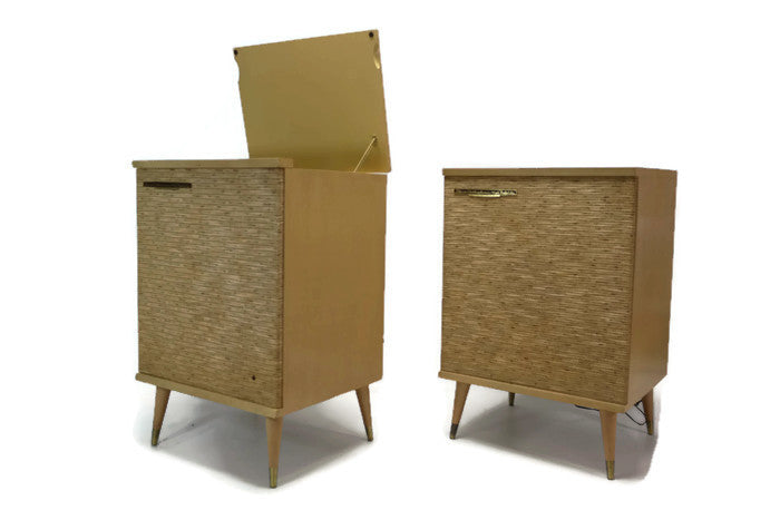 **SOLD OUT** RCA ORTHOPHONIC 2-Piece Blonde High Fidelity Record Player Changer + Speaker - Bluetooth The Vintedge Co.