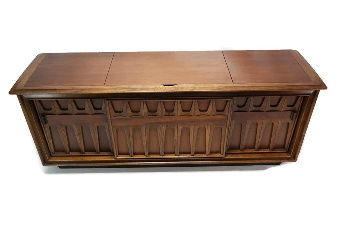 **SOLD OUT** RCA BRASILIA/COFFEY Style Long and Low LUXE Record Player Changer AM|FM Stereo Console - Bluetooth The Vintedge Co.