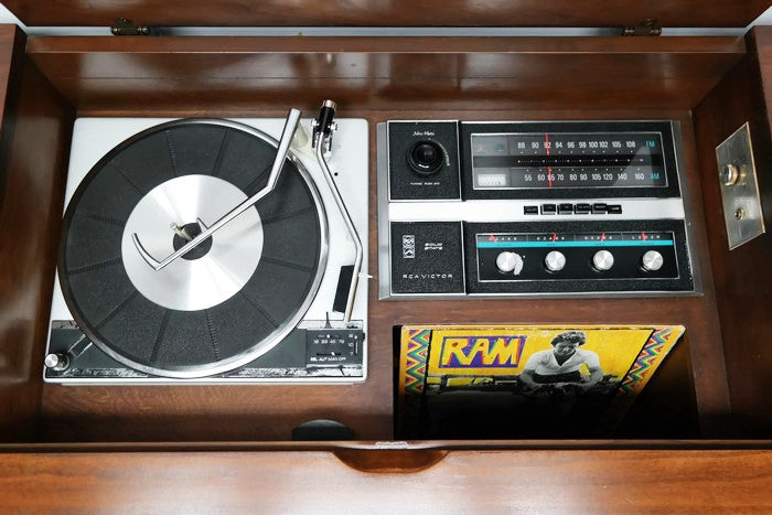 **SOLD OUT** RCA BRASILIA/COFFEY Mid Century Record Player Changer AM|FM Stereo Console - Bluetooth The Vintedge Co.