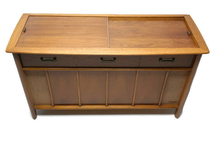 **SOLD OUT** Mid Century Vintage MAGNAVOX Record Changer Player Stereo Console The Vintedge Co.