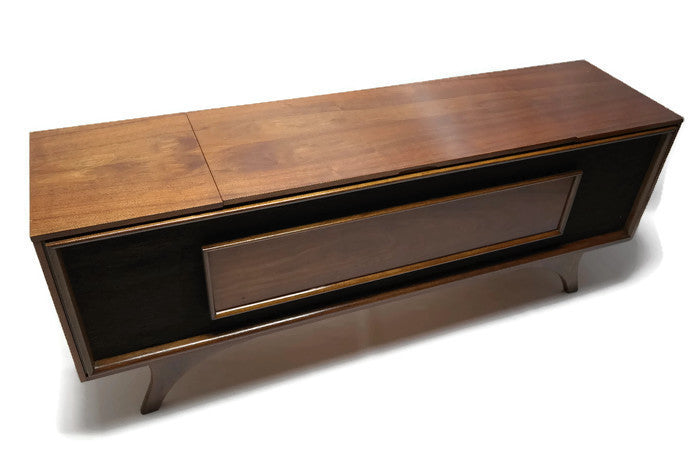 Mid Century Modern GE Long and Low Vintage Stereo Console - Record Player Changer - AM/FM Tuner - Bluetooth The Vintedge Co.