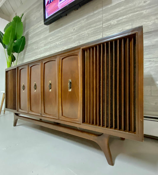 **SOLD OUT** ZENITH Vintage 60s Record Player Changer Stereo Console AM FM Bluetooth Alexa The Vintedge Co.