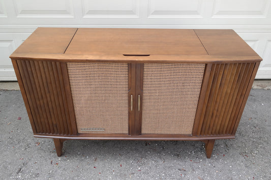 IN THE QUEUE - 60's Motorola Stereo Console
