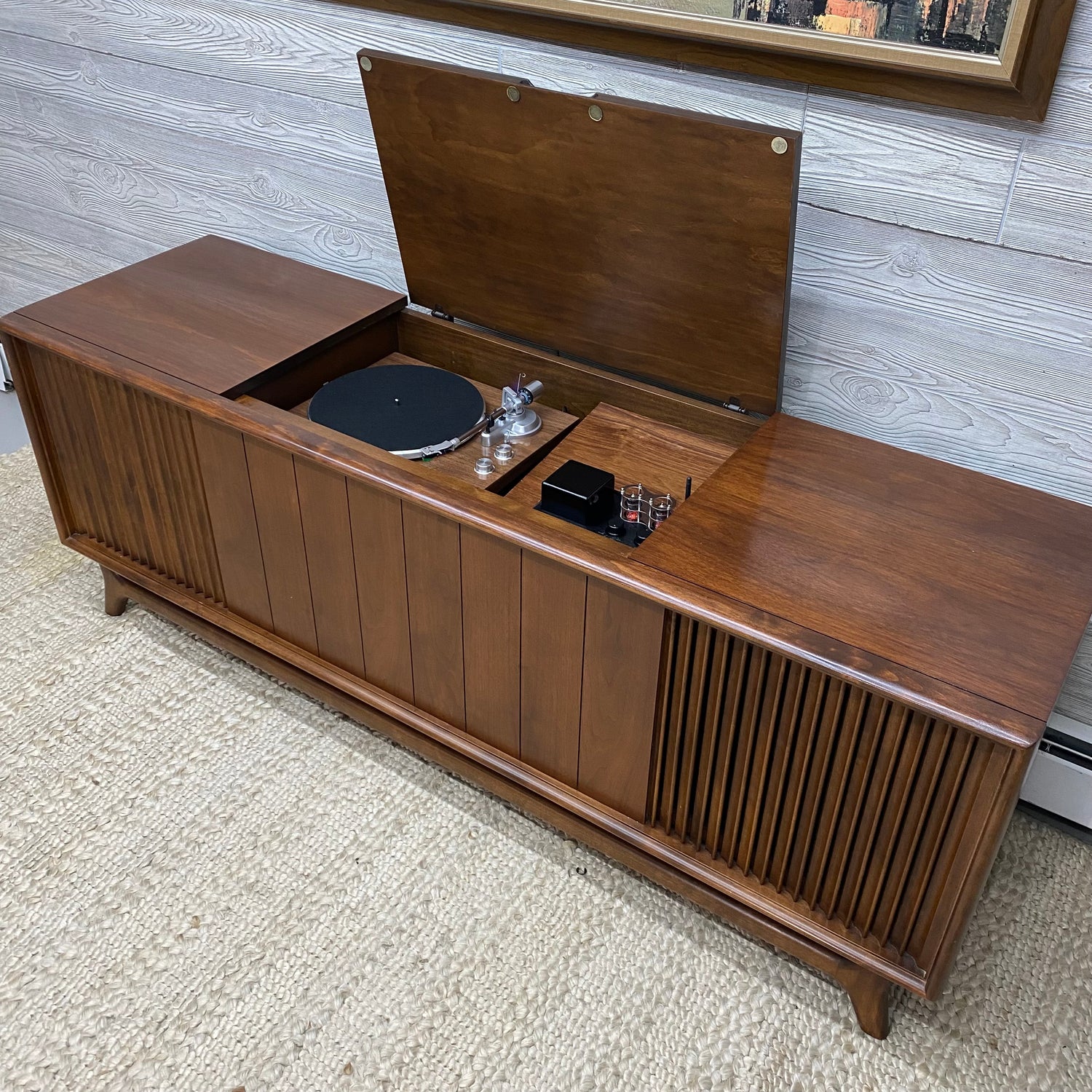 SOLD OUT - The Vintedge Co TT-SERIES - Packard Bell Modernized Cabinet - Turntable Stereo Record Player - Tube AMP - Bluetooth The Vintedge Co.