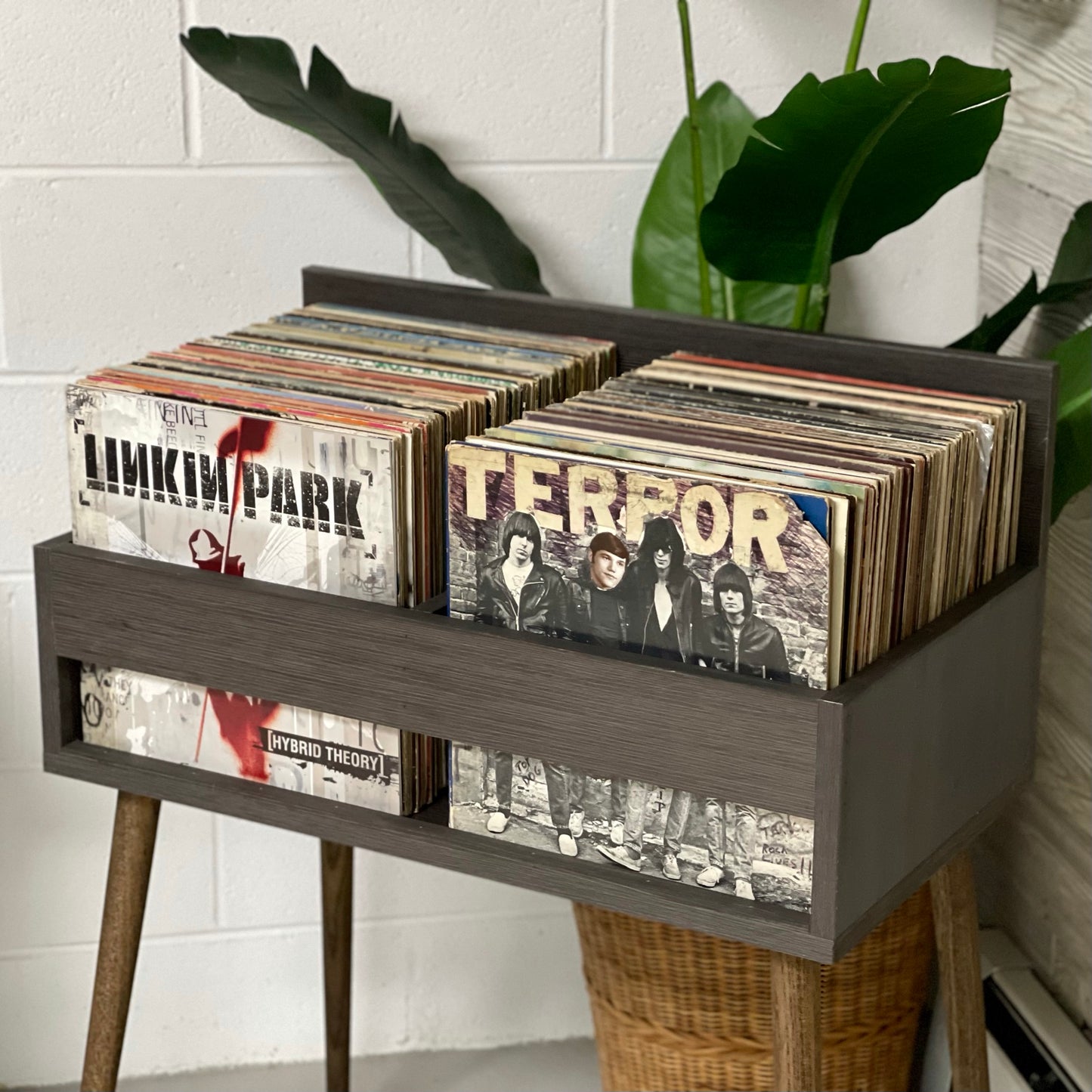 DUAL DISPLAY Record Album Storage Stand | GUN METAL-M The Vintedge Co.