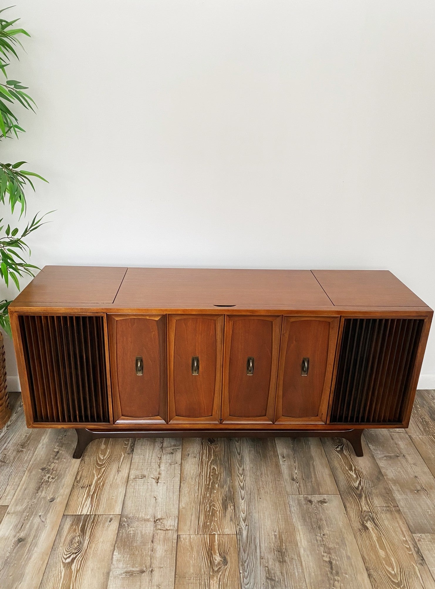 **SOLD OUT**  ZENITH Vintage 60s Record Player Changer Stereo Console AM FM Bluetooth Alexa The Vintedge Co.