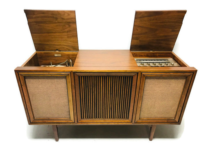 **SOLD OUT** MOTOROLA 3-CHANNEL Vintage Record Player Changer Stereo Console AM FM Bluetooth Alexa The Vintedge Co.