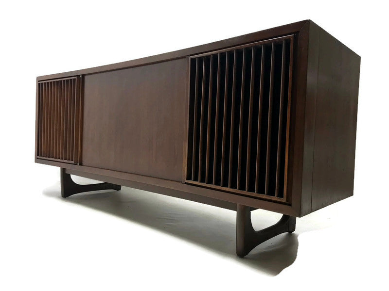 **SOLD OUT** RCA Mid Century Curved Front Record Player Changer Stereo Console - Bluetooth The Vintedge Co.