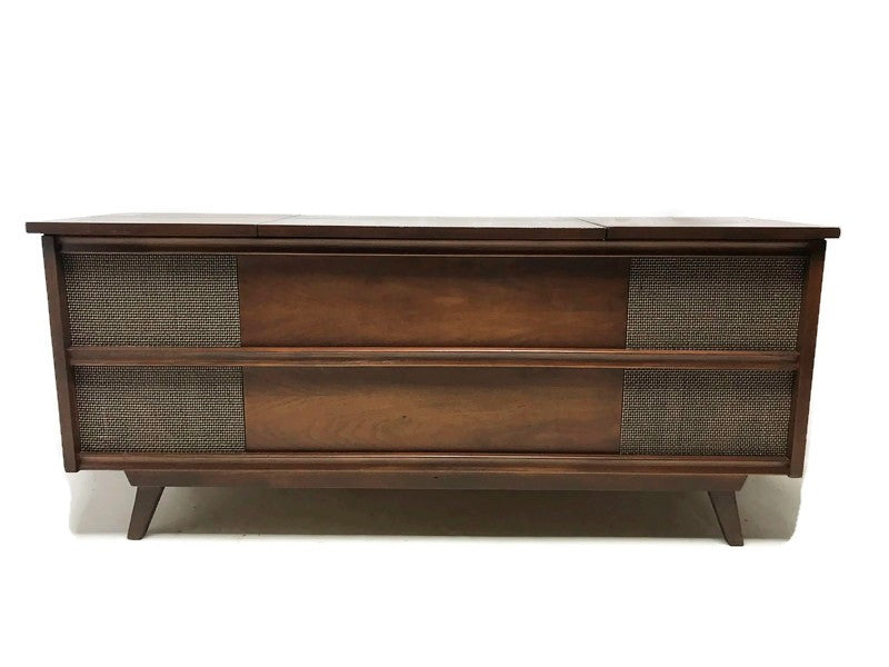 **SOLD OUT** PENNECREST Long and Low Mid Century Record Player Changer Stereo Console - Bluetooth The Vintedge Co.