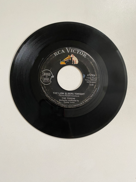 Tokens, The - The Lion Sleeps Tonight | 45 The Vintedge Co.