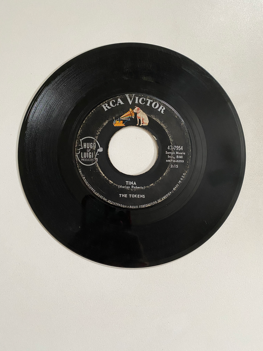 Tokens, The - The Lion Sleeps Tonight | 45 The Vintedge Co.