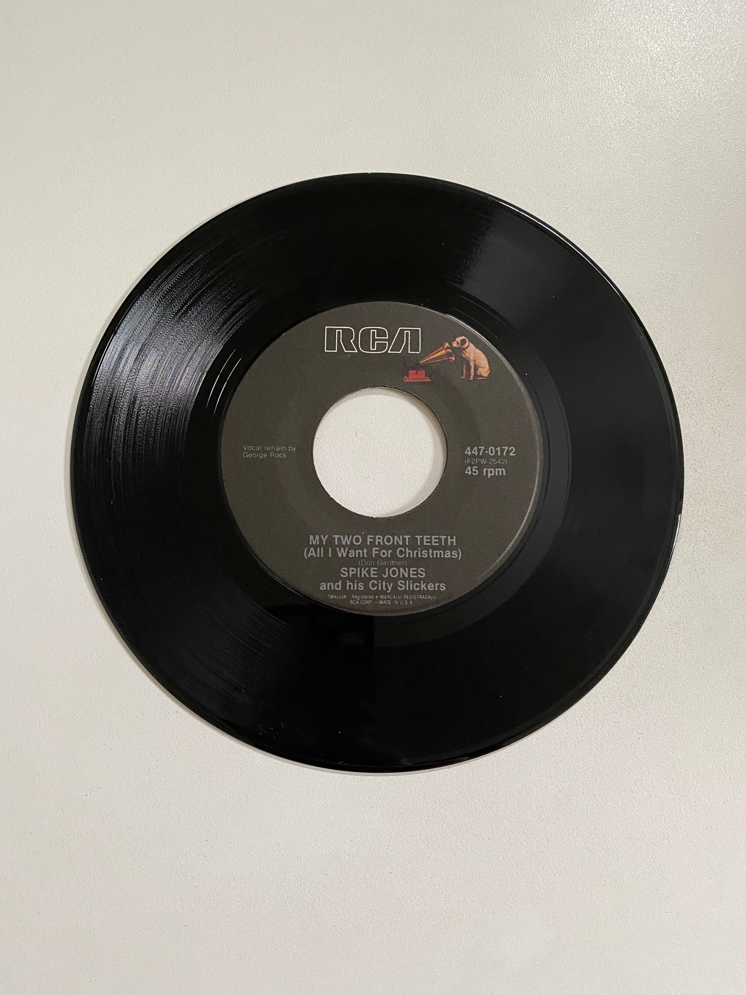Spike Jones and his City Slickers - My Two Front Teeth (All I Want For Christmas) | 45 The Vintedge Co.