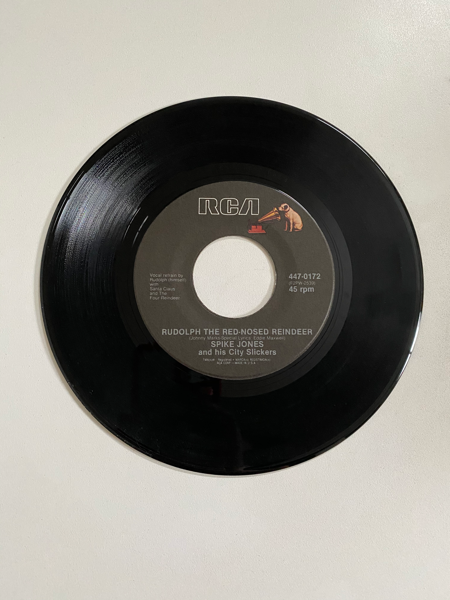 Spike Jones and his City Slickers - My Two Front Teeth (All I Want For Christmas) | 45 The Vintedge Co.