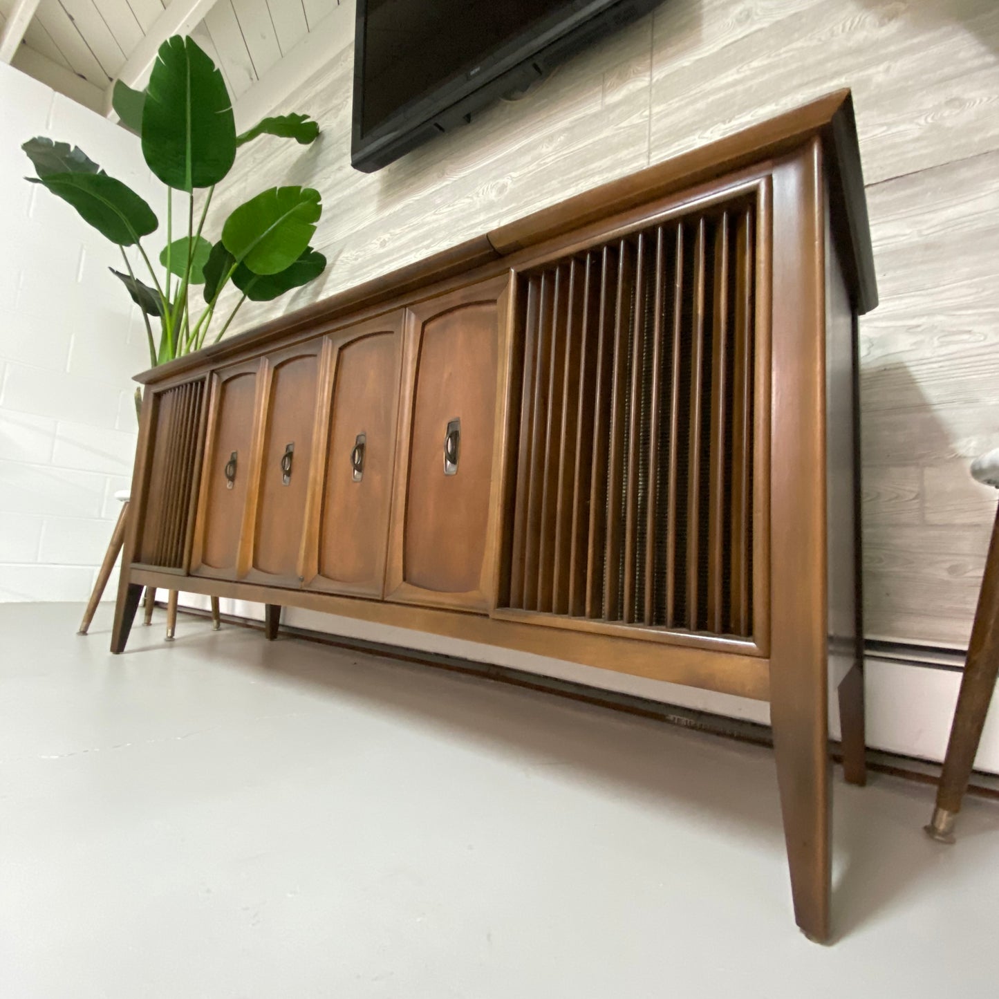 **SOLD OUT**  ZENITH 60s Mid Century Stereo Console Record Player AM FM Bluetooth Alexa The Vintedge Co.