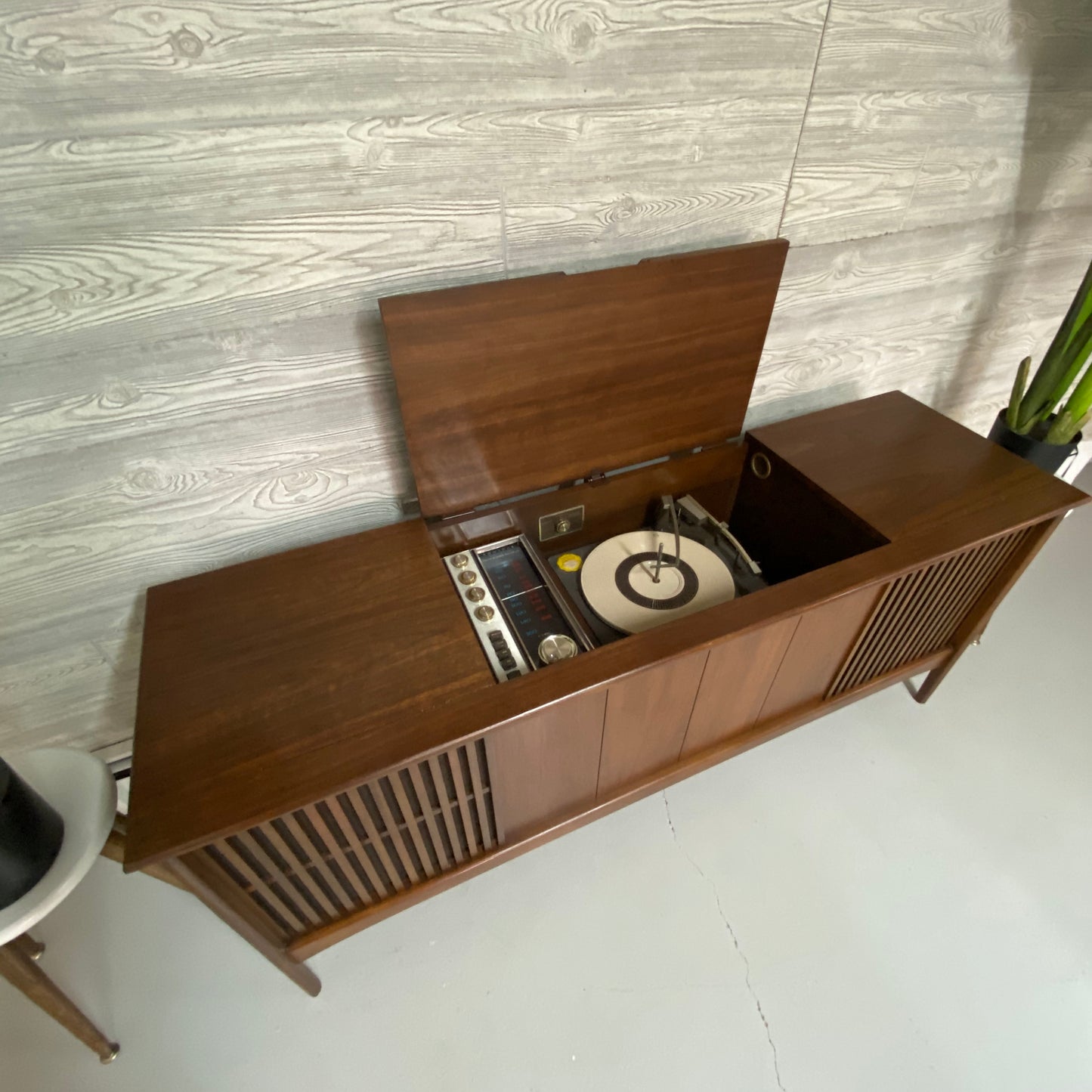 **SOLD OUT**  ADMIRAL Stereo Console 60s Vintage Record Player AM FM Bluetooth Alexa The Vintedge Co.